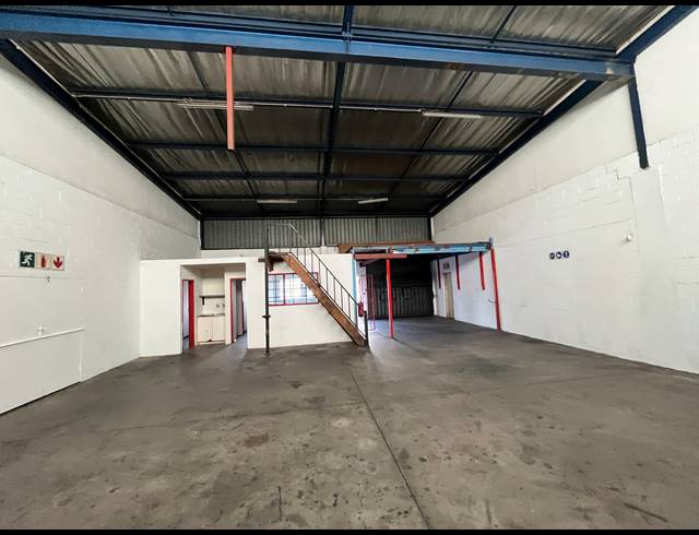 200M² WAREHOUSE TO LET IN EASTLEIGH